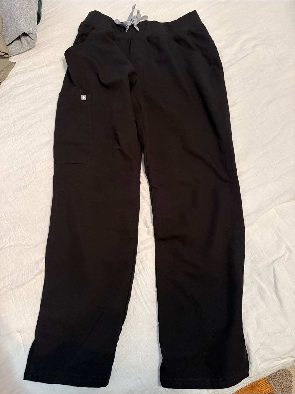 FIGS Women’s Black Drawstring Straight Leg Scrub Pants with Side Pocket